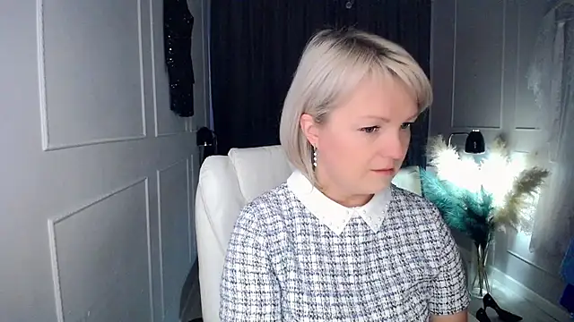 Snapshot of Juarnea chatting on February 1, 2026, 10:47 am Juarnea online show from February 1, 2026, 10:47 am