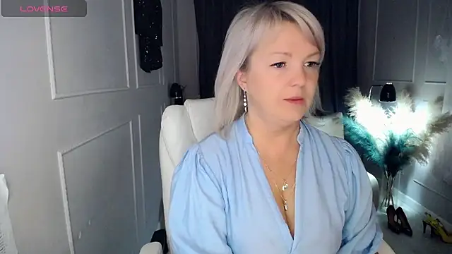 Snapshot of Juarnea chatting on April 7, 2026, 11:59 pm Juarnea online show from April 7, 2026, 11:59 pm