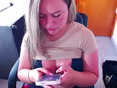 KikaxLove online show from March 11, 2026, 4:13 pm