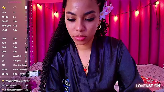 littleebonny online show from February 19, 2025, 7:48 pm