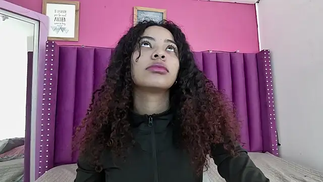 Snapshot of littleebonny chatting on March 12, 2026, 12:33 pm littleebonny online show from March 12, 2026, 12:33 pm