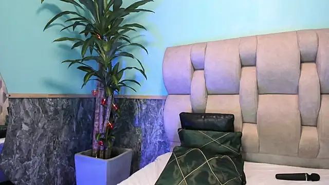 Snapshot of emily_jones_1 chatting on February 19, 2025, 3:27 pm emily jones 1 online show from February 19, 2025, 3:27 pm