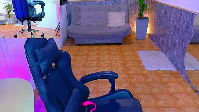 Snapshot of emily_jones_1 chatting on October 2, 2025, 10:55 am emily jones 1 online show from October 2, 2025, 10:55 am