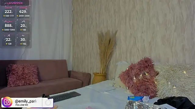 Snapshot of emily_parkerr chatting on December 14, 2024, 8:08 pm emily parkerr online show from December 14, 2024, 8:08 pm