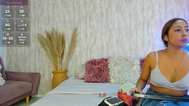 Snapshot of emily_parkerr chatting on January 7, 2025, 9:25 pm emily parkerr online show from January 7, 2025, 9:25 pm