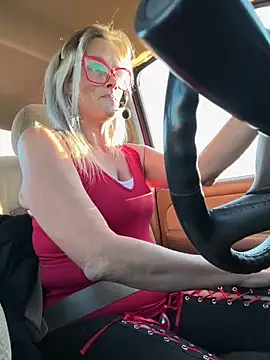 vixendoll87 online show from October 22, 2025, 9:58 pm