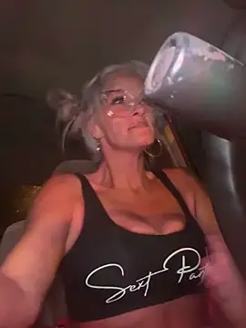 vixendoll87 online show from November 26, 2025, 12:33 am