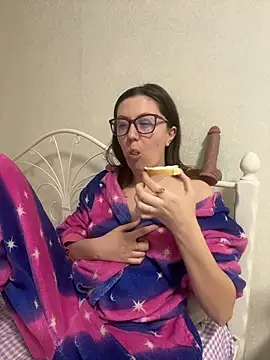 BeatriceTender online show from March 15, 2026, 7:20 pm