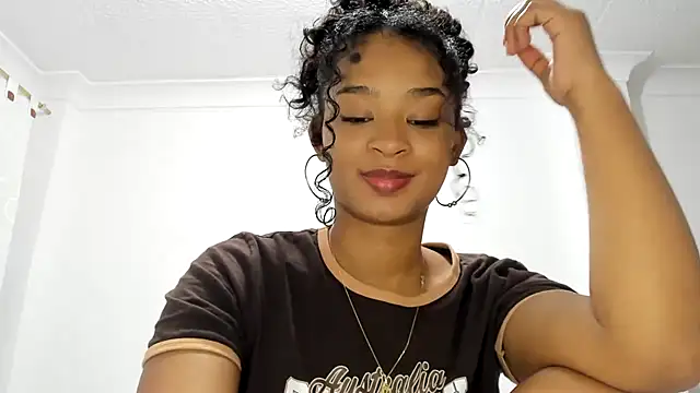 avellanatammy online show from February 4, 2025, 1:56 am