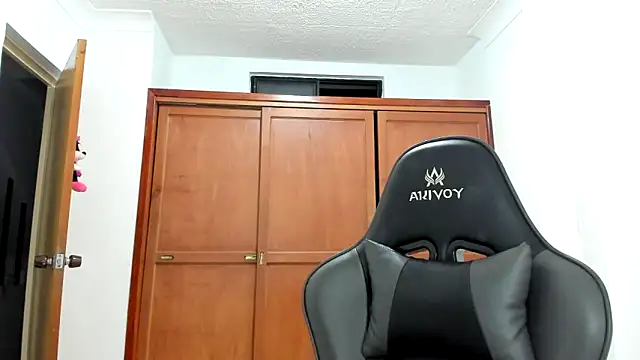 avellanatammy online show from March 3, 2025, 3:19 am