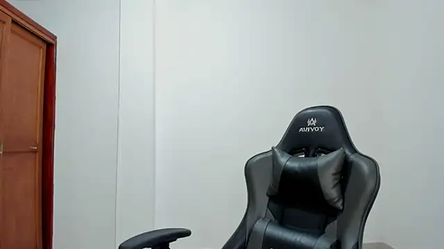 avellanatammy online show from November 23, 2025, 2:33 am