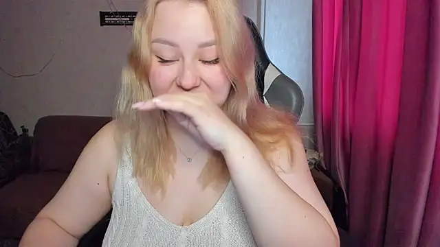 Snapshot of Milafoxxxy chatting on November 4, 2025, 7:51 am Milafoxxxy online show from November 4, 2025, 7:51 am