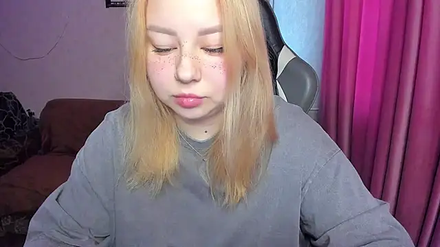 Snapshot of Milafoxxxy chatting on November 12, 2025, 9:10 am Milafoxxxy online show from November 12, 2025, 9:10 am