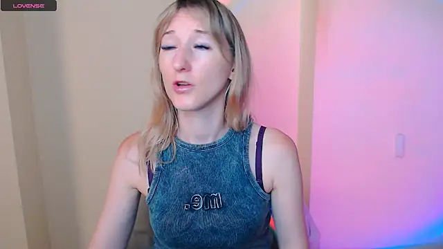 Snapshot of AmandaSell chatting on July 20, 2026, 6:17 am AmandaSell online show from July 20, 2026, 6:17 am