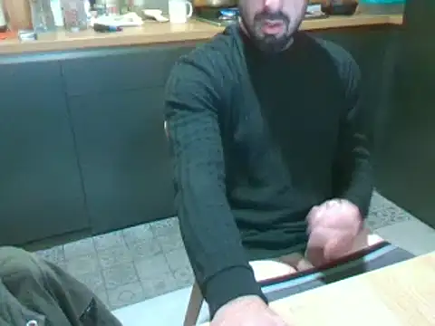 giorgakaci69 online show from December 30, 2024, 1:36 pm