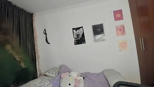 StephaniFox online show from April 14, 2026, 12:49 am