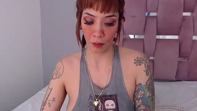 Snapshot of EmiliaKurt chatting on January 15, 2025, 8:26 pm EmiliaKurt online show from January 15, 2025, 8:26 pm