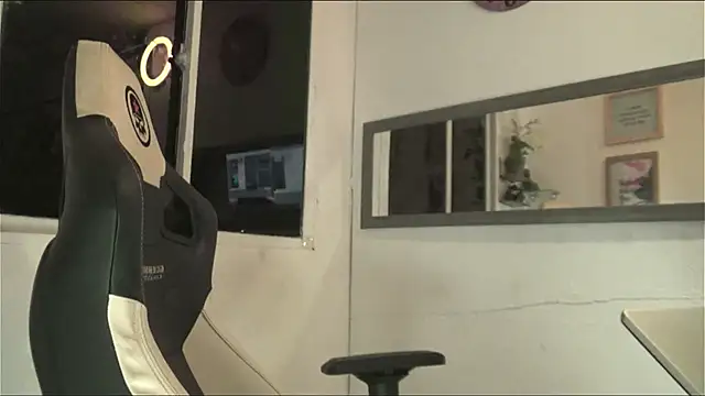 Snapshot of Angel_sex_latin chatting on December 27, 2024, 2:58 am Angel sex latin online show from December 27, 2024, 2:58 am