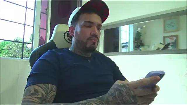 Snapshot of Angel_sex_latin chatting on December 31, 2024, 10:45 pm Angel sex latin online show from December 31, 2024, 10:45 pm