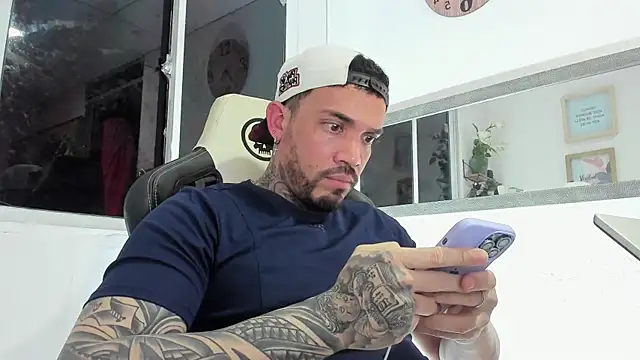 Snapshot of Angel_sex_latin chatting on January 1, 2025, 5:22 am Angel sex latin online show from January 1, 2025, 5:22 am