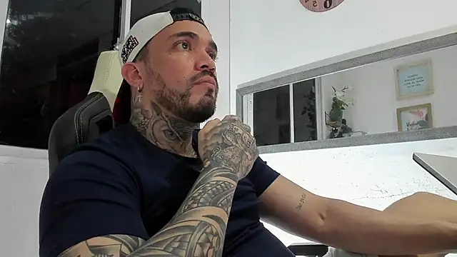 Snapshot of Angel_sex_latin chatting on January 1, 2025, 9:17 am Angel sex latin online show from January 1, 2025, 9:17 am