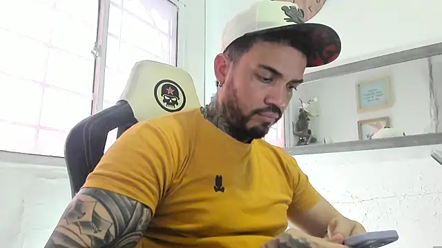 Snapshot of Angel_sex_latin chatting on January 2, 2025, 8:57 pm Angel sex latin online show from January 2, 2025, 8:57 pm