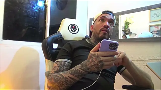 Snapshot of Angel_sex_latin chatting on January 6, 2025, 9:19 am Angel sex latin online show from January 6, 2025, 9:19 am