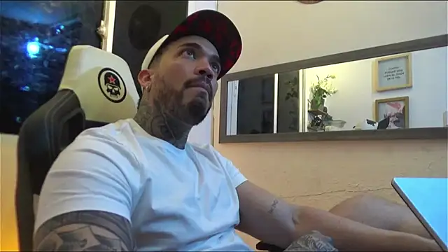 Snapshot of Angel_sex_latin chatting on January 13, 2025, 2:50 am Angel sex latin online show from January 13, 2025, 2:50 am