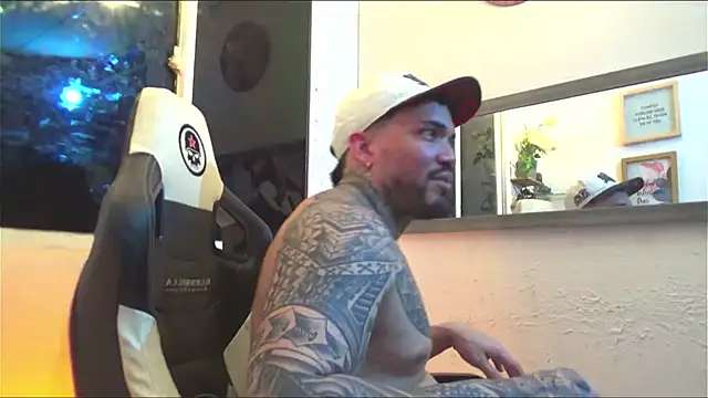 Snapshot of Angel_sex_latin chatting on January 19, 2025, 6:53 am Angel sex latin online show from January 19, 2025, 6:53 am