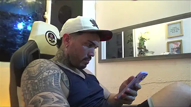 Snapshot of Angel_sex_latin chatting on January 22, 2025, 7:25 am Angel sex latin online show from January 22, 2025, 7:25 am