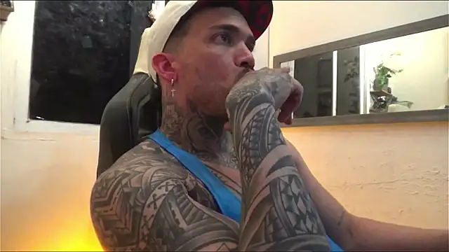 Snapshot of Angel_sex_latin chatting on February 1, 2025, 3:52 am Angel sex latin online show from February 1, 2025, 3:52 am