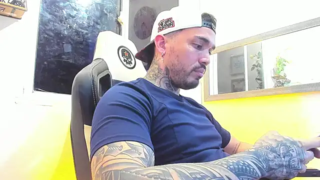 Snapshot of Angel_sex_latin chatting on February 4, 2025, 5:10 am Angel sex latin online show from February 4, 2025, 5:10 am