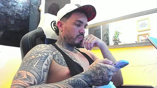 Snapshot of Angel_sex_latin chatting on February 5, 2025, 5:20 am Angel sex latin online show from February 5, 2025, 5:20 am