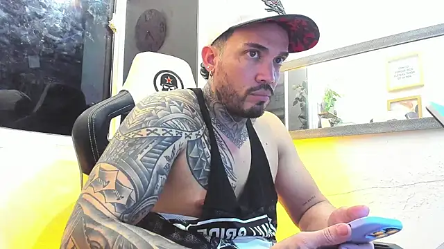 Snapshot of Angel_sex_latin chatting on February 5, 2025, 8:21 am Angel sex latin online show from February 5, 2025, 8:21 am