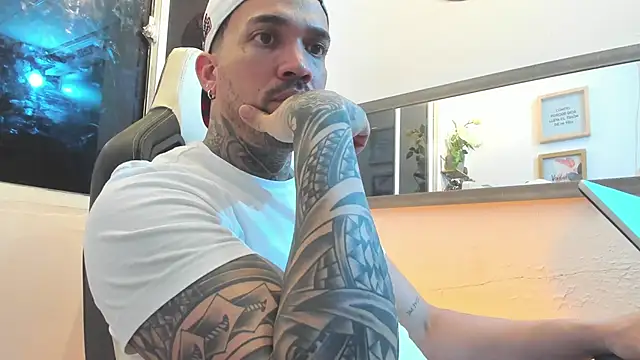 Snapshot of Angel_sex_latin chatting on February 8, 2025, 3:30 am Angel sex latin online show from February 8, 2025, 3:30 am