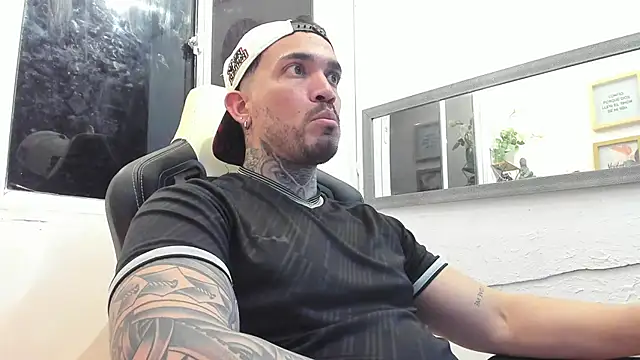 Snapshot of Angel_sex_latin chatting on February 14, 2025, 4:04 am Angel sex latin online show from February 14, 2025, 4:04 am