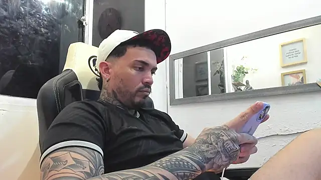 Snapshot of Angel_sex_latin chatting on February 14, 2025, 7:07 am Angel sex latin online show from February 14, 2025, 7:07 am