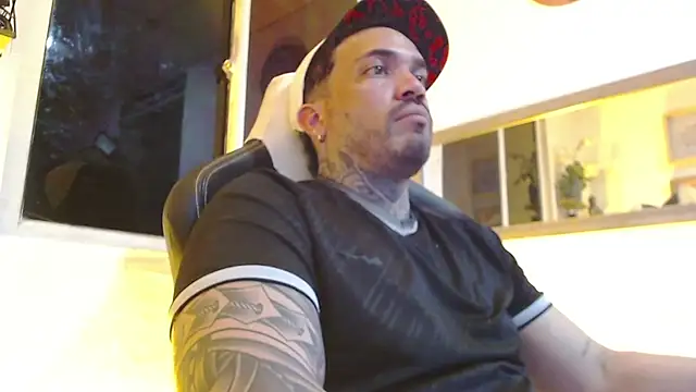 Snapshot of Angel_sex_latin chatting on February 20, 2025, 7:23 am Angel sex latin online show from February 20, 2025, 7:23 am