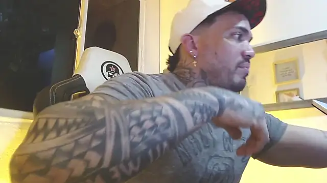 Snapshot of Angel_sex_latin chatting on February 24, 2025, 3:02 am Angel sex latin online show from February 24, 2025, 3:02 am