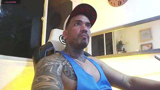 Snapshot of Angel_sex_latin chatting on March 6, 2025, 3:57 am Angel sex latin online show from March 6, 2025, 3:57 am