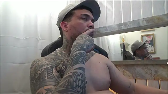 Snapshot of Angel_sex_latin chatting on October 23, 2025, 4:56 am Angel sex latin online show from October 23, 2025, 4:56 am