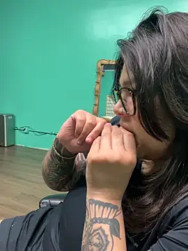 miacanela xo online show from April 15, 2026, 3:24 am