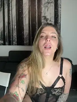 LiliMorganxxx online show from April 23, 2026, 10:45 pm