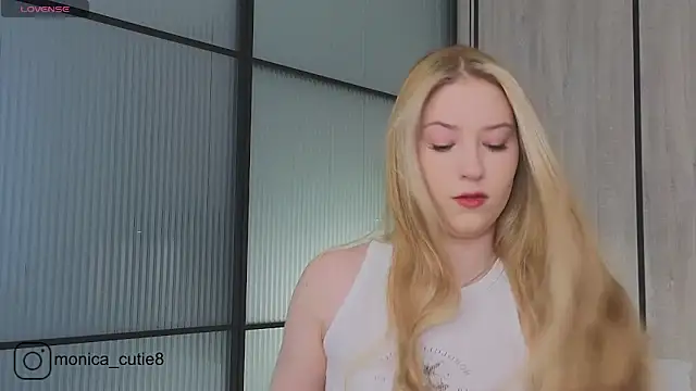 Snapshot of Monikacutie chatting on February 27, 2025, 7:12 am Monikacutie online show from February 27, 2025, 7:12 am