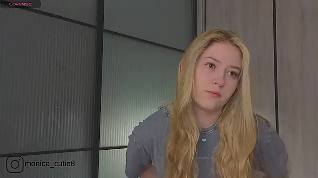 Snapshot of Monikacutie chatting on March 12, 2025, 4:19 am Monikacutie online show from March 12, 2025, 4:19 am