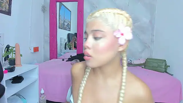 Snapshot of sofiacastillo01 chatting on June 21, 2026, 1:35 pm sofiacastillo01 online show from June 21, 2026, 1:35 pm