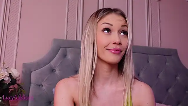 LucyAddison online show from November 9, 2025, 4:33 am