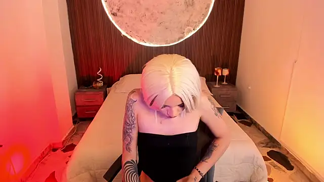 Snapshot of VictoriaRosse_ chatting on April 14, 2026, 11:33 pm VictoriaRosse online show from April 14, 2026, 11:33 pm
