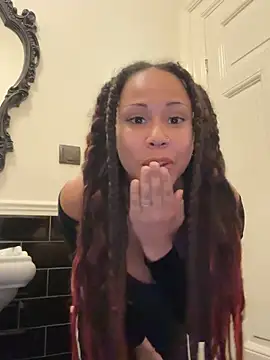 HaileyDiana online show from April 7, 2026, 11:26 pm