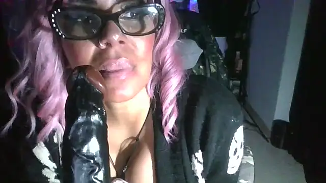 Snapshot of MadisonJayde chatting on December 6, 2024, 6:26 am MadisonJayde online show from December 6, 2024, 6:26 am